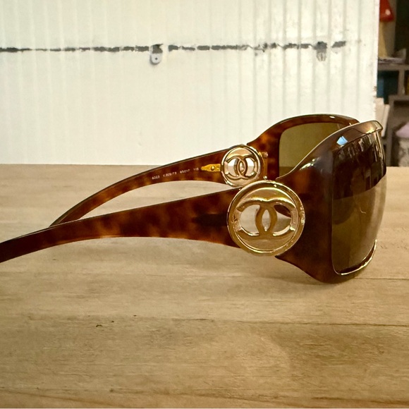 CHANEL Brown Tortoise Women’s 6023 Logo Sunglasses - Picture 1 of 11